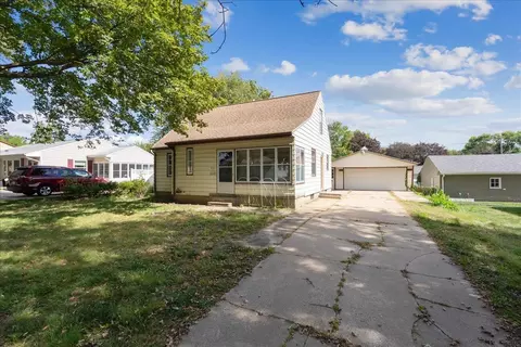 433 Ardmore St, Waterloo, IA 50701