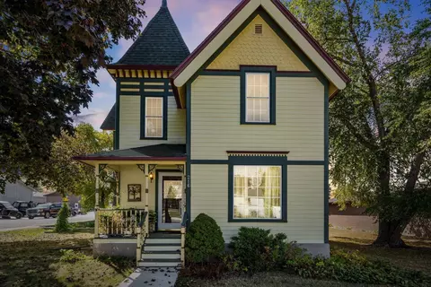 216 Main St E, Fairbank, IA 50629