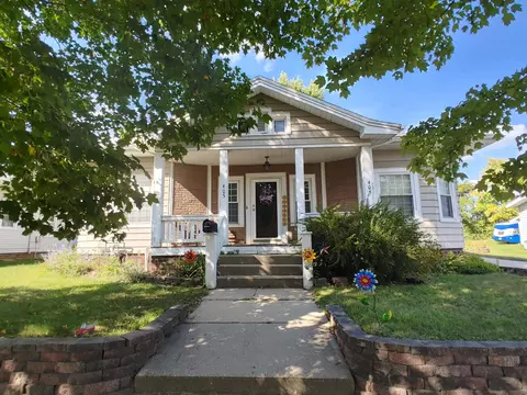 405 W Marion St, Manchester, IA 52057