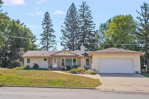 814 NE 2nd Ave, Waverly, IA 50677
