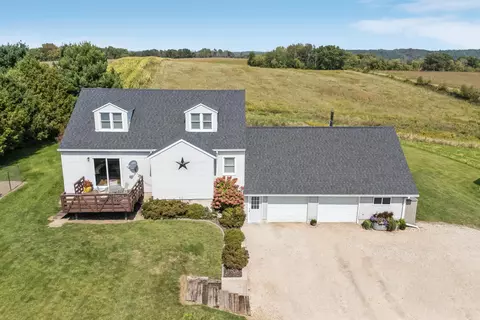 3024 Bluffton Rd, Decorah, IA 52101