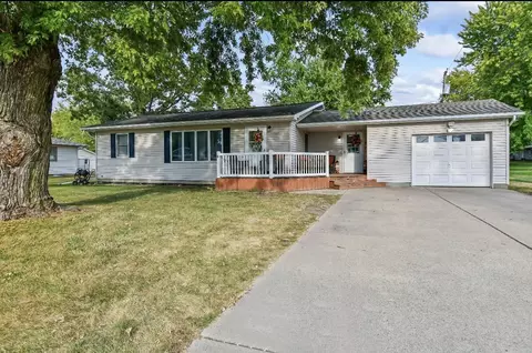 107 N 5th St, Fairbank, IA 50629