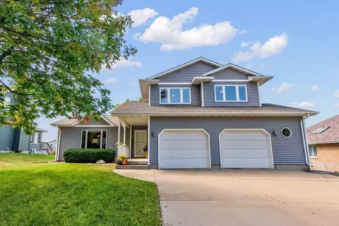 3727 Eastpark Rd, Cedar Falls, IA 50613