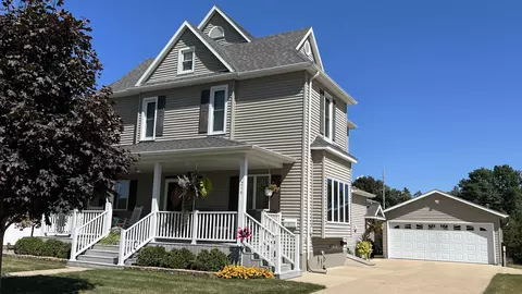 214 S Water Ave, New Hampton, IA 50659