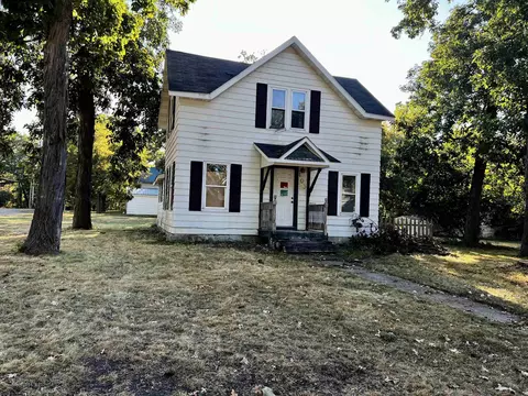 103 5th Ave SW, Oelwein, IA 50662