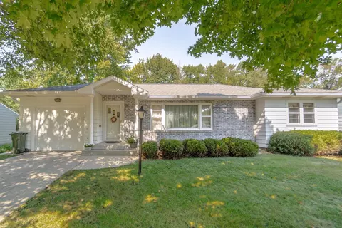 1410 Sunnyside Dr, Cedar Falls, IA 50613