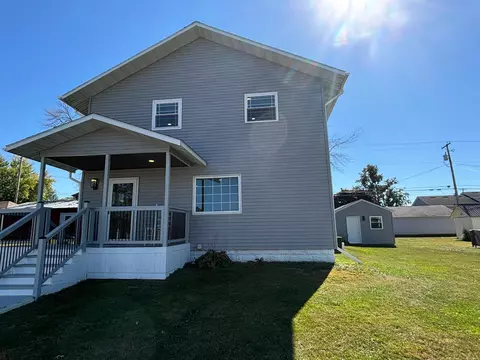 110 1st St, Gladbrook, IA 50635