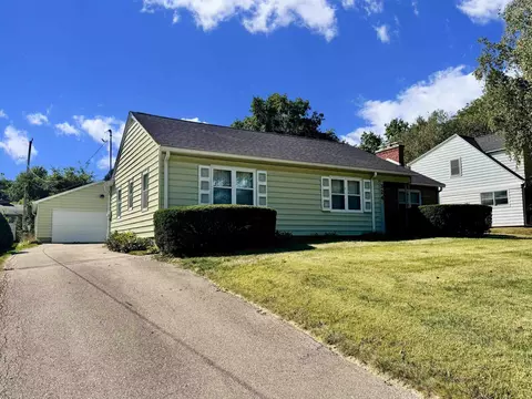 324 Ivanhoe Rd, Waterloo, IA 50701