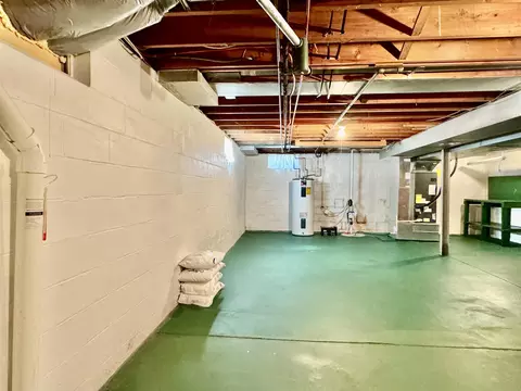 Other - 324 Ivanhoe Rd, Waterloo, IA 50701 photo 8 of 11