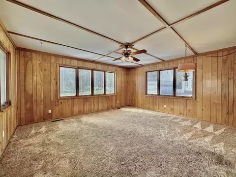 Living - 324 Ivanhoe Rd, Waterloo, IA 50701 photo 1 of 3