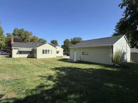 Exterior - 324 Ivanhoe Rd, Waterloo, IA 50701 photo 2 of 2