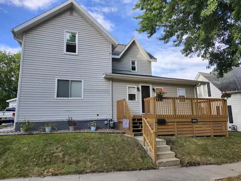1003 H Ave, Grundy Center, IA 50638