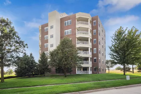 1326 Maxhelen Blvd #5B, Waterloo, IA 50701