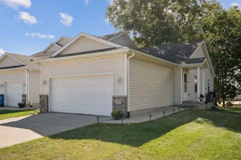 1020 Lois Ln, Waterloo, IA 50702