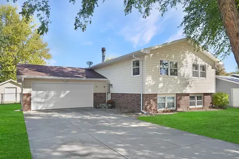 3117 Violet Dr, Waterloo, IA 50701