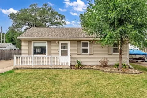 111 Michigan Dr, Elk Run Heights, IA 50707