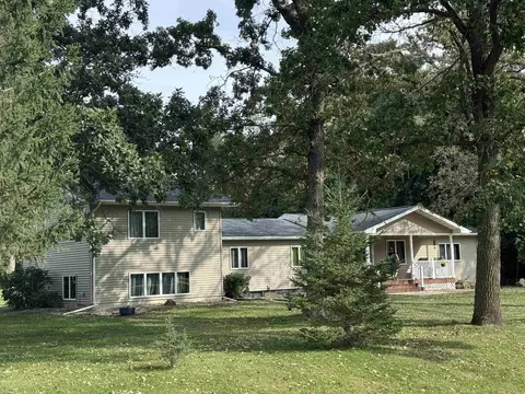 2302 March Ave, Charles City, IA 50616