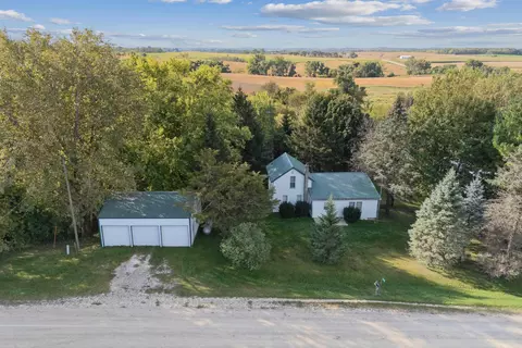 7313 185th St, Fayette, IA 52142