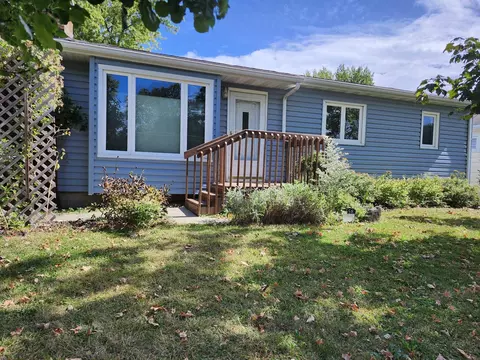 558 Cloverdale Ave, Waterloo, IA 50703