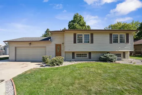 4731 Leslee Ln, Waterloo, IA 50701