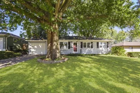 825 Wisner Dr, Waterloo, IA 50702