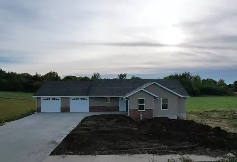 309 Grandview Ave, Monticello, IA 52310