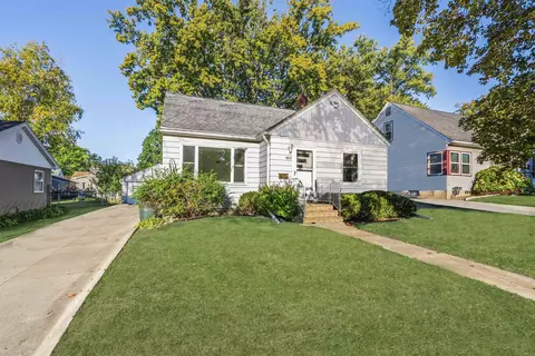 1819 Iowa St, Cedar Falls, IA 50613