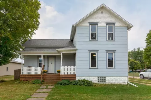 221 W Fayette St, Denver, IA 50622