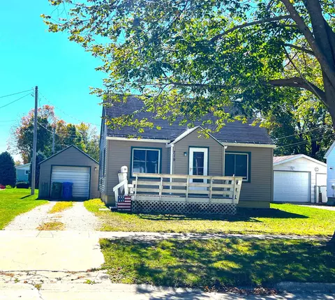 719 Gillette Ave, Cresco, IA 52136