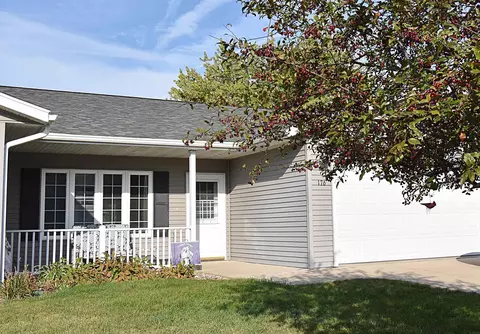 176 Cardinal Ct, Independence, IA 50644