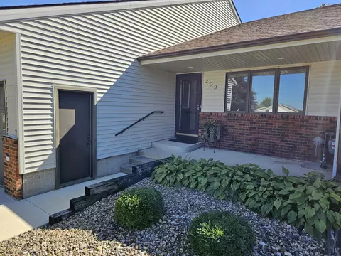 209 Royal Oaks Dr, Cresco, IA 52136
