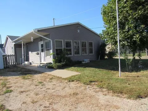 106 E Dunham St, Monticello, IA 52310