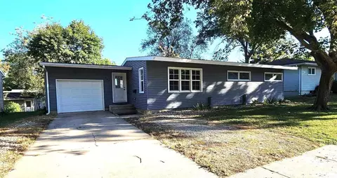 903 6th Ave, Charles City, IA 50616