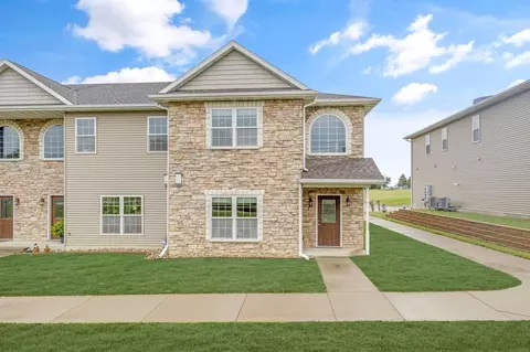 4423 Wild Rose Ct, Cedar Falls, IA 50613