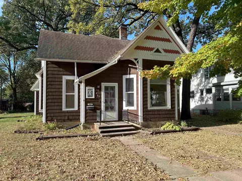 202 Ferguson St, Charles City, IA 50616
