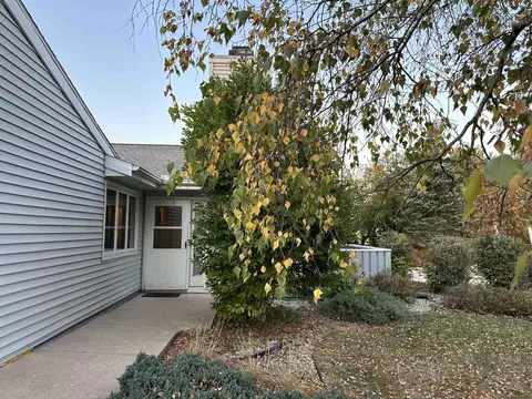 702 Clearview Dr #4, Decorah, IA 52101