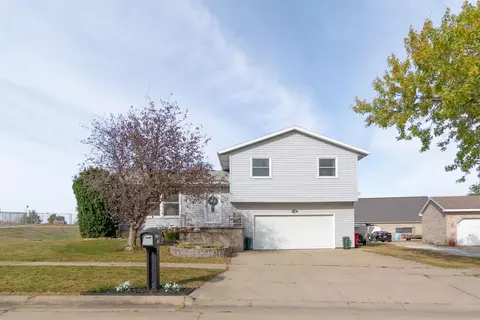 301 Big Jim Ct, Dunkerton, IA 50626