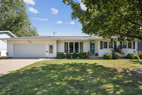 3023 W 9th St, Waterloo, IA 50702