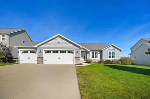 1714 Quail Ridge Rd, Cedar Falls, IA 50613