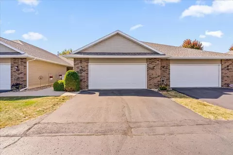 1444 Asbury Ln, Waterloo, IA 50701