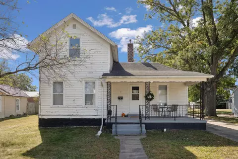 705 3rd St, La Porte City, IA 50651