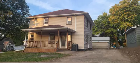 108 S West St, Monona, IA 52159