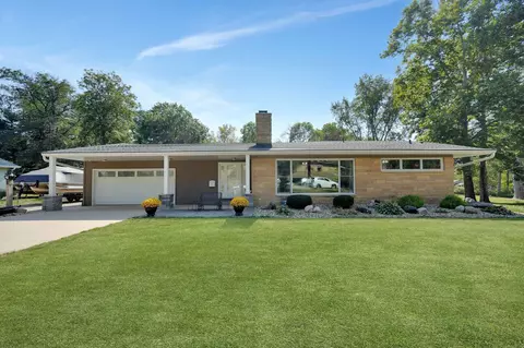2325 Hawthorne Dr, Cedar Falls, IA 50613
