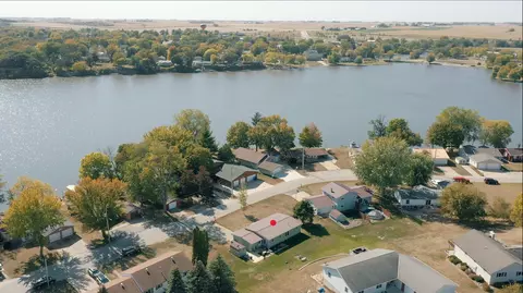 170 Lakeshore Dr, Nashua, IA 50658