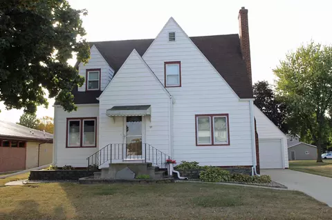 317 Main St, Readlyn, IA 50668