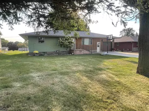 308 SW 9th St, Waukon, IA 52172