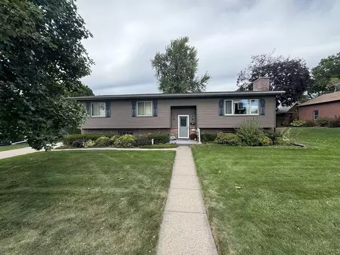 404 NE 2nd Ave, Waukon, IA 52172