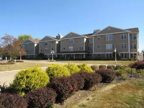 410 N Maple St #204, Monticello, IA 52310