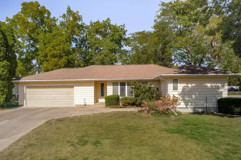 2312 Primrose Dr, Cedar Falls, IA 50613