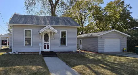 307 SE 7th St, Independence, IA 50644